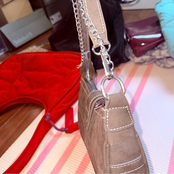 PrettyLittleThing Gray Shoulder Bag with Chain and Cross Accents - Picture 9 of 15